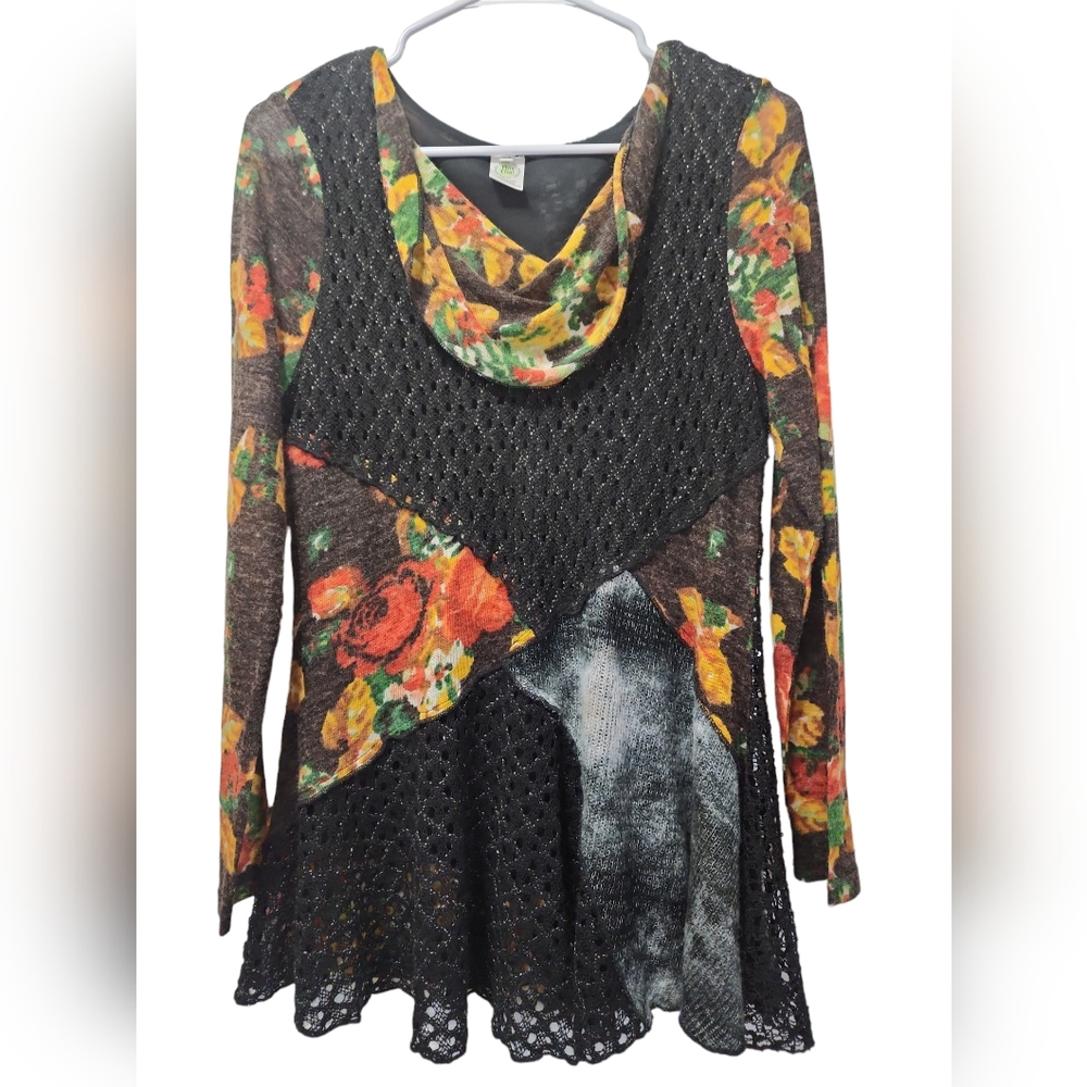 Listen that med top for women. Long sleeve, cow neck, Crochet panels